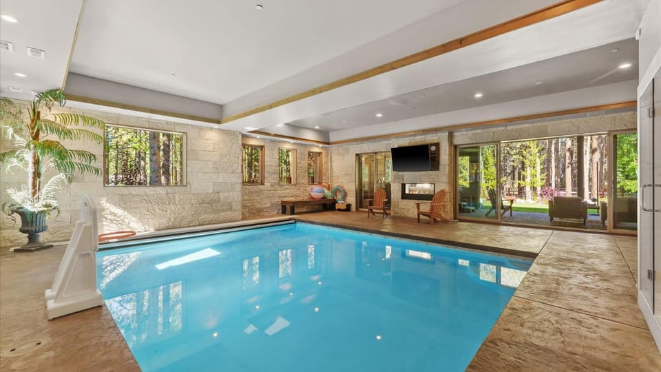 South Lake Escape Indoor Pool plus Movie Theater House in South Lake Tahoe