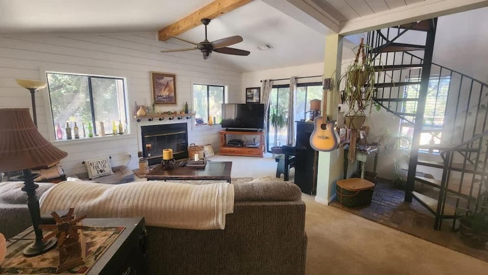 Temecula Wine Country Ranch with 200 year old oaks House in Southern California
