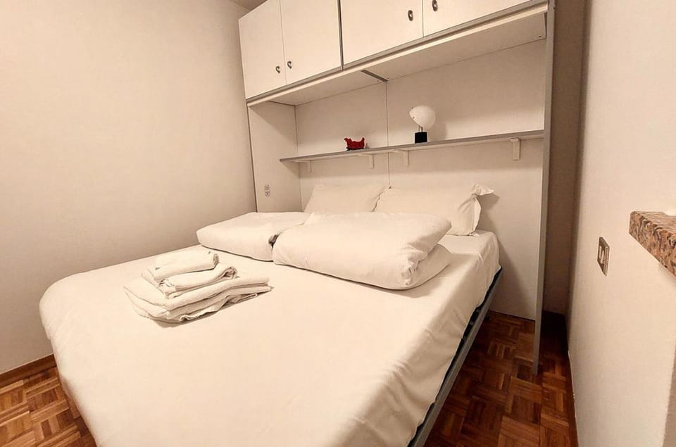 Bed, Photo of the whole room, Bedroom, towels, wardrobe