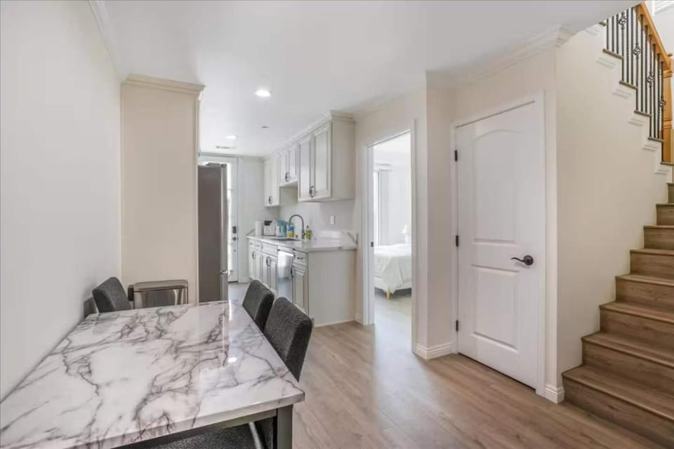 Newly Built Pasadena Retreat Parking Great Location House in Pasadena