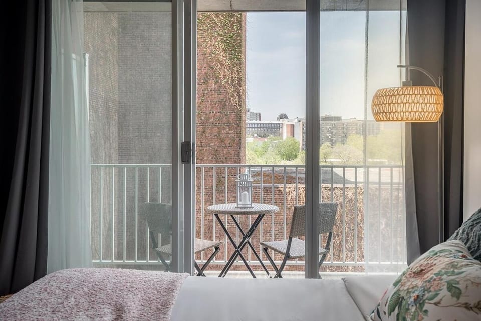 Patio, Bed, View (from property/room), Balcony/Terrace, Living room, Seating area, Dining area