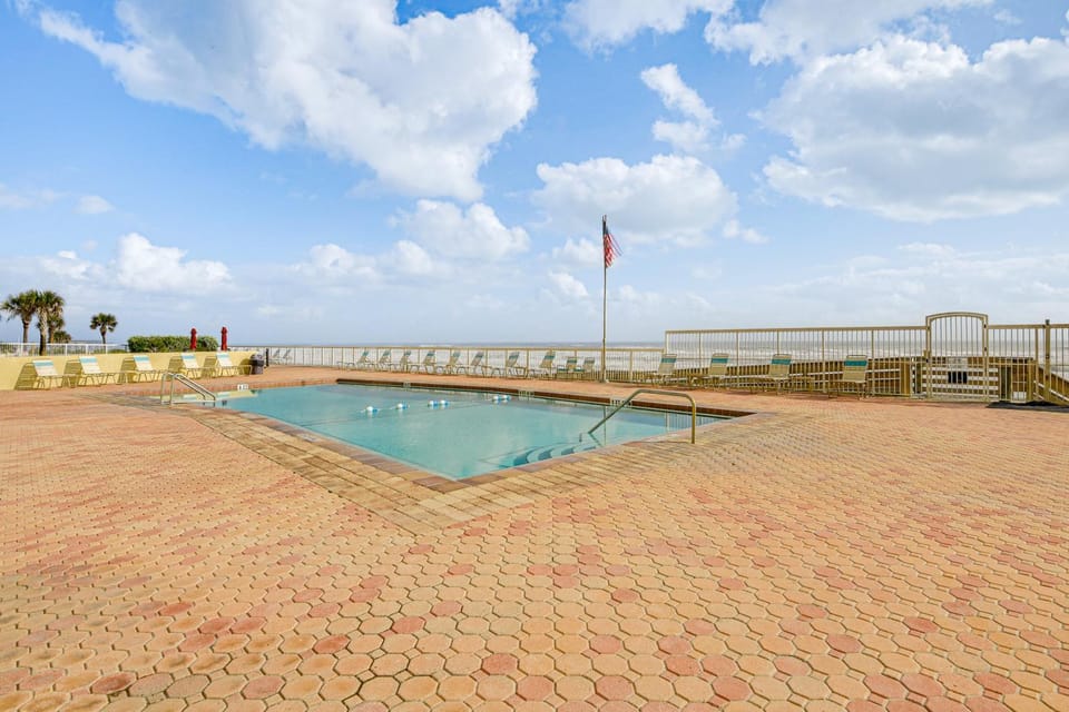 Pool, Balcony & More! Oceanfront Shores Club Condo House in Daytona Beach Shores