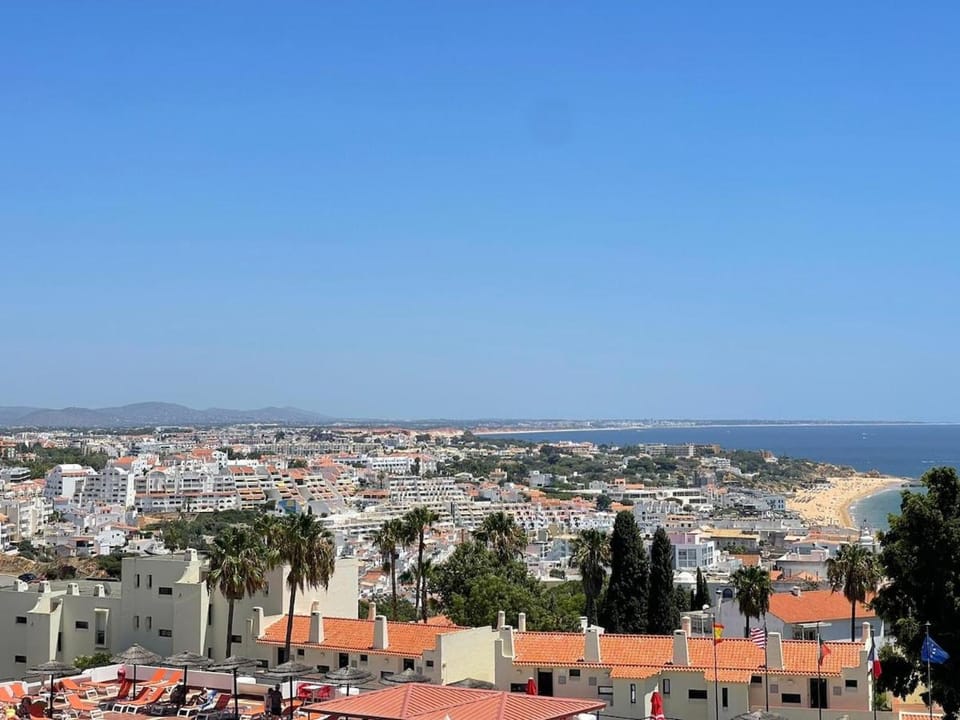 Sea view studio, terrace & pools - Albufeira Apartment in Guia
