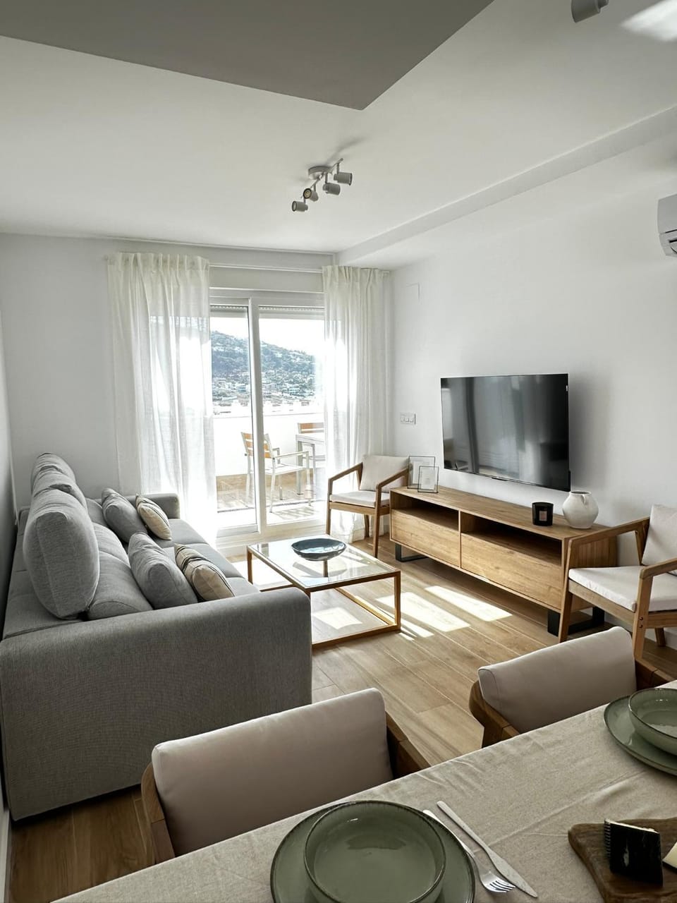 Communal lounge/ TV room, TV and multimedia, Living room, Seating area, Evening entertainment