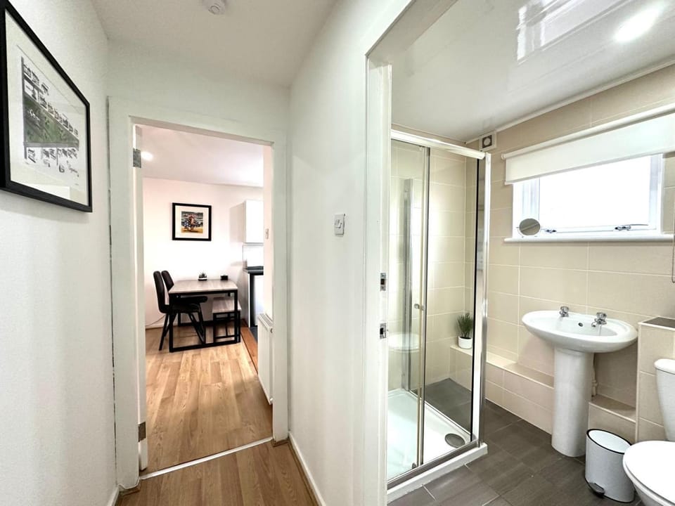 Shower, Toilet, Bathroom, Dining area