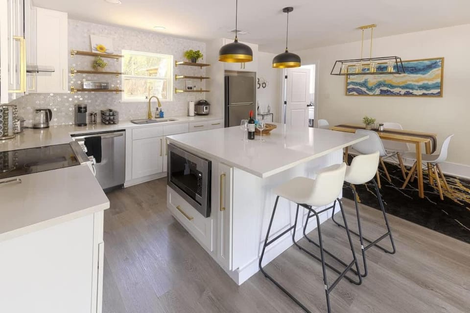 Coffee/tea facilities, Kitchen or kitchenette, Dining area, dishwasher, minibar, oven, pet friendly, stove, toaster