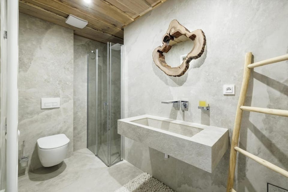 Shower, Toilet, Bathroom, towels