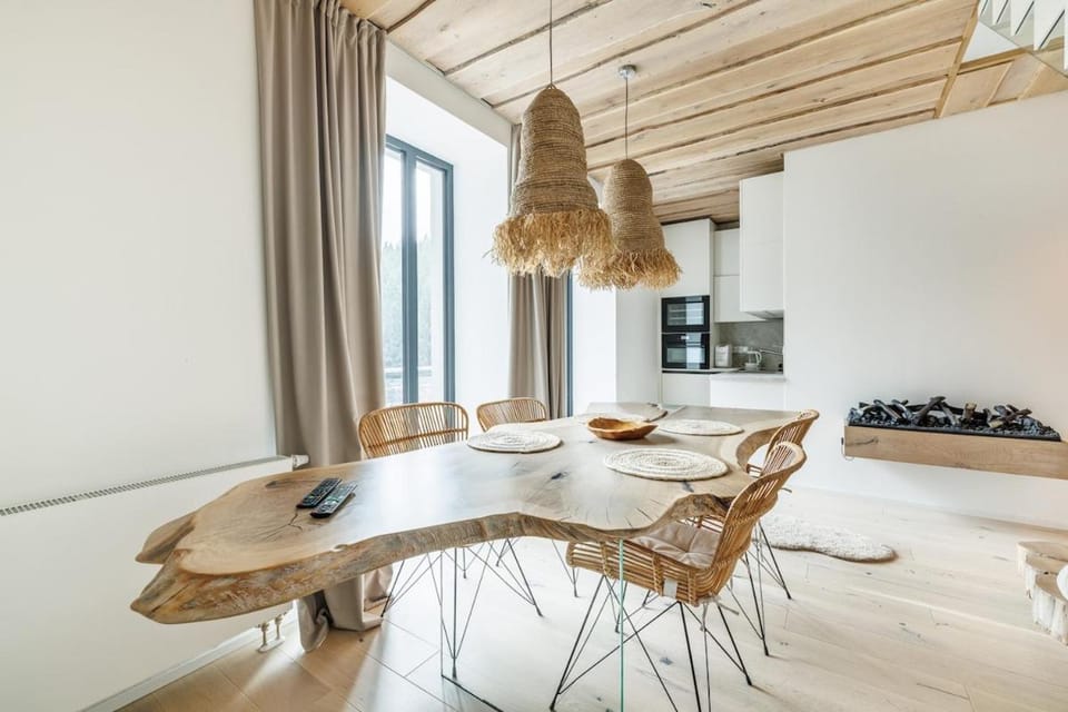 TV and multimedia, Living room, Seating area, Dining area