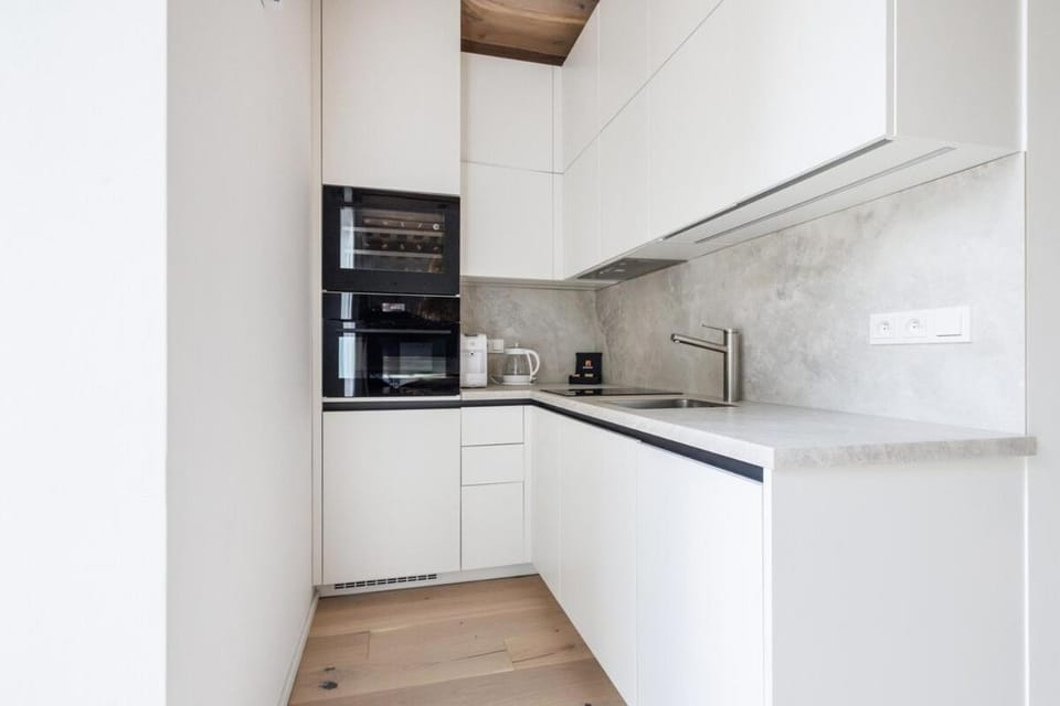 Coffee/tea facilities, Kitchen or kitchenette, dishwasher, oven, stove, toaster