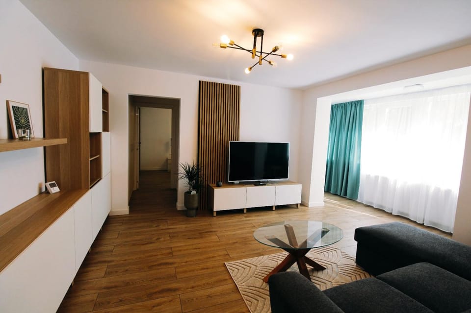 Communal lounge/ TV room, TV and multimedia, Living room, Seating area, Evening entertainment