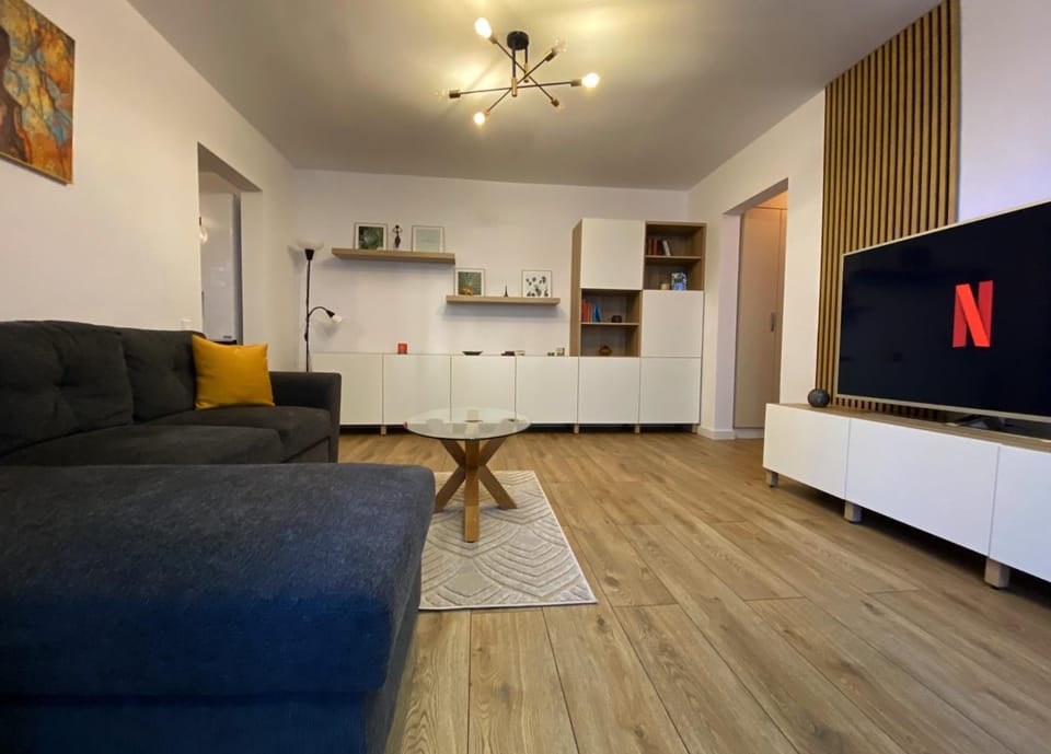 Communal lounge/ TV room, TV and multimedia, Living room, Seating area, Evening entertainment