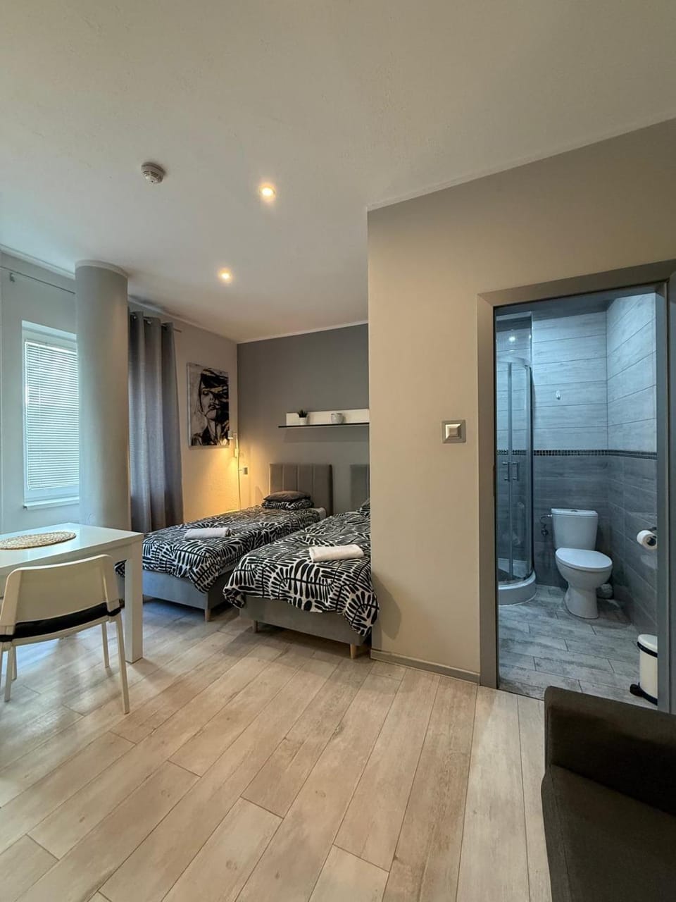 Bed, Bathroom, Photo of the whole room, towels