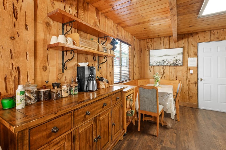 Coffee/tea facilities, Kitchen or kitchenette