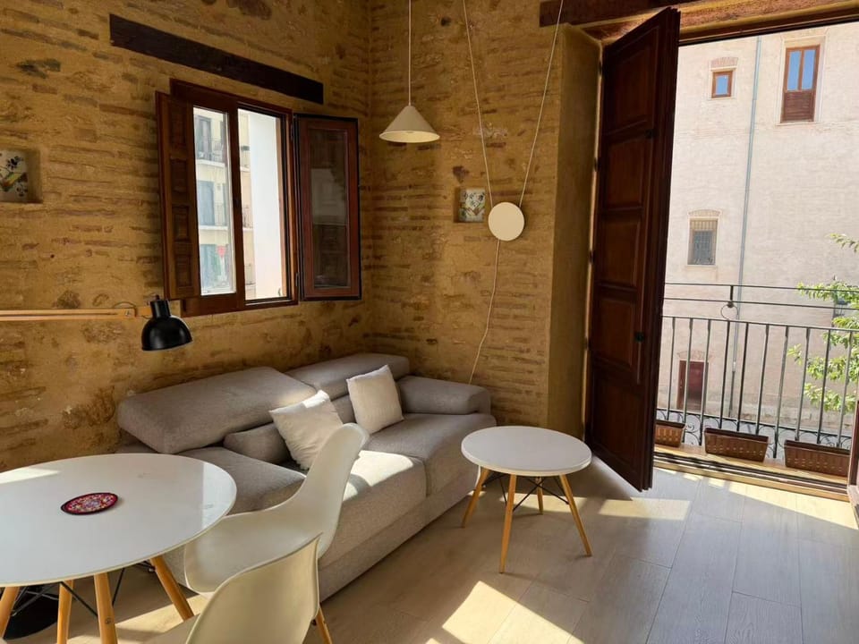 Day, View (from property/room), Balcony/Terrace, Living room, Dining area