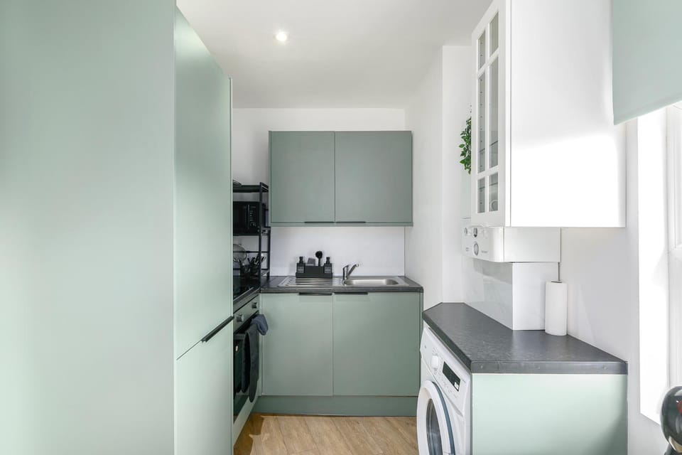 Kitchen or kitchenette, oven, stove, washing machine