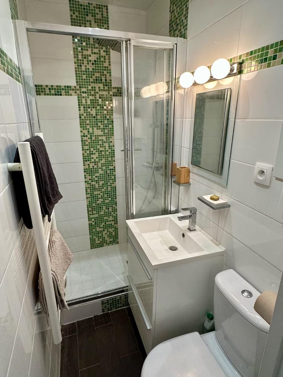 Shower, Toilet, Bathroom, towels