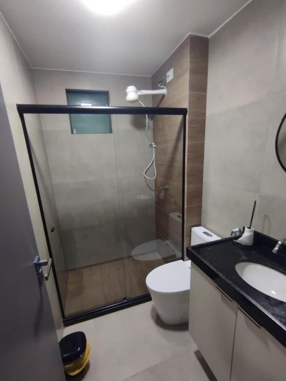 Shower, Toilet