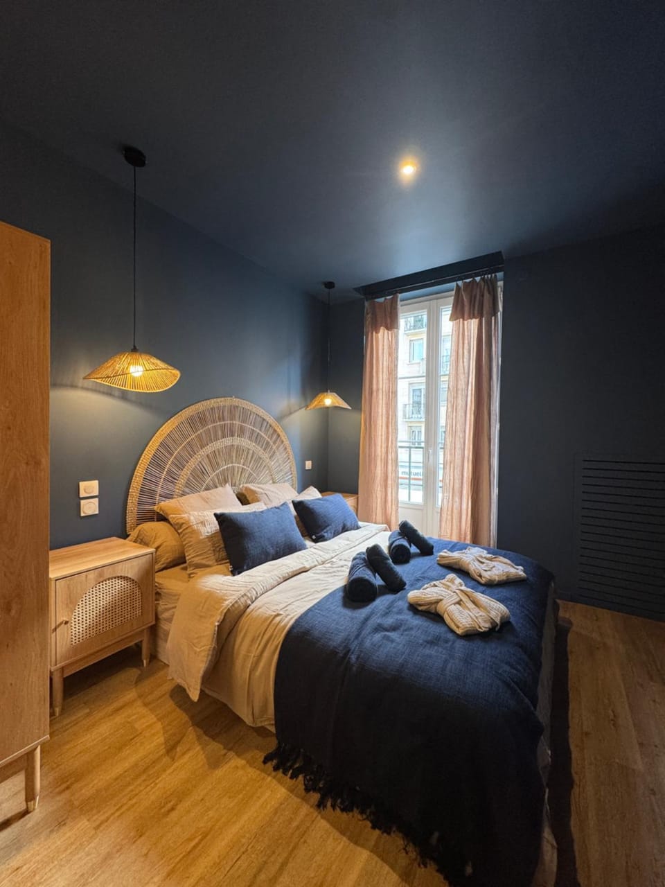 Photo of the whole room, Bedroom