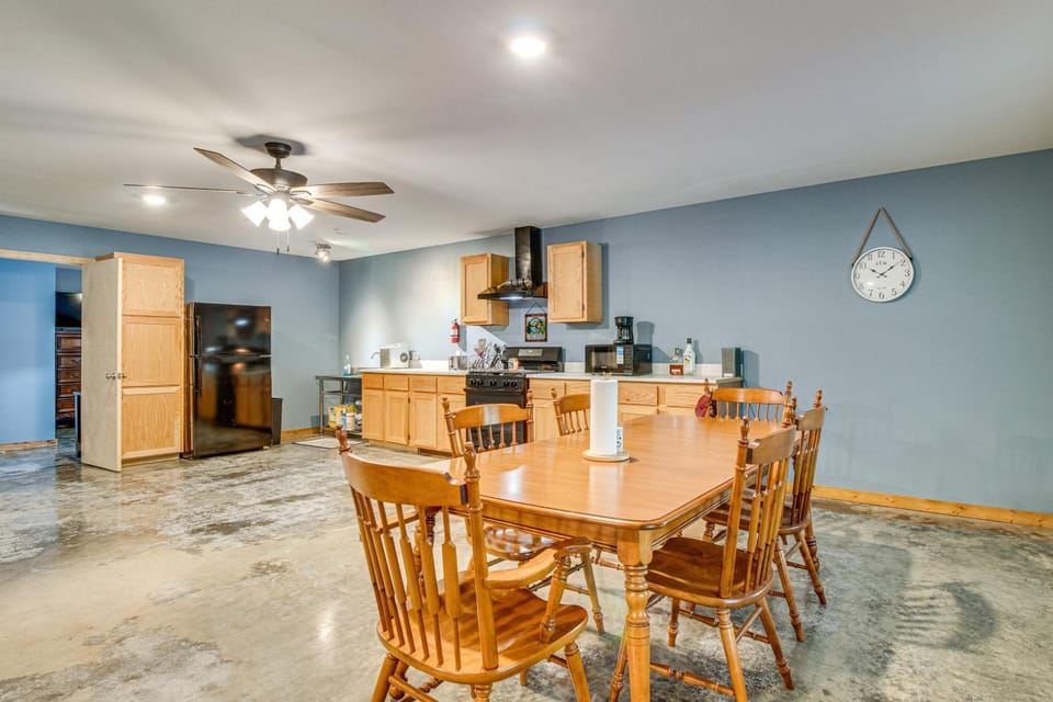 1 Mi to Greers Ferry Lake! Outdoor Adventure Base House in Greers Ferry Lake