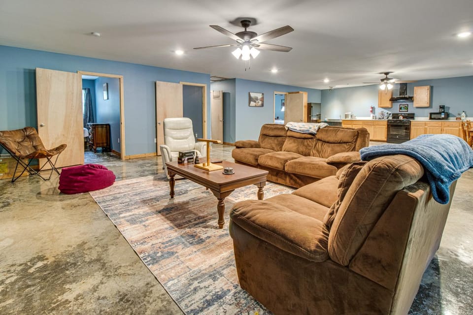 1 Mi to Greers Ferry Lake! Outdoor Adventure Base House in Greers Ferry Lake