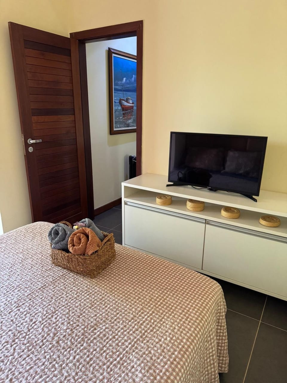 Bed, TV and multimedia, Photo of the whole room, Bedroom, wardrobe