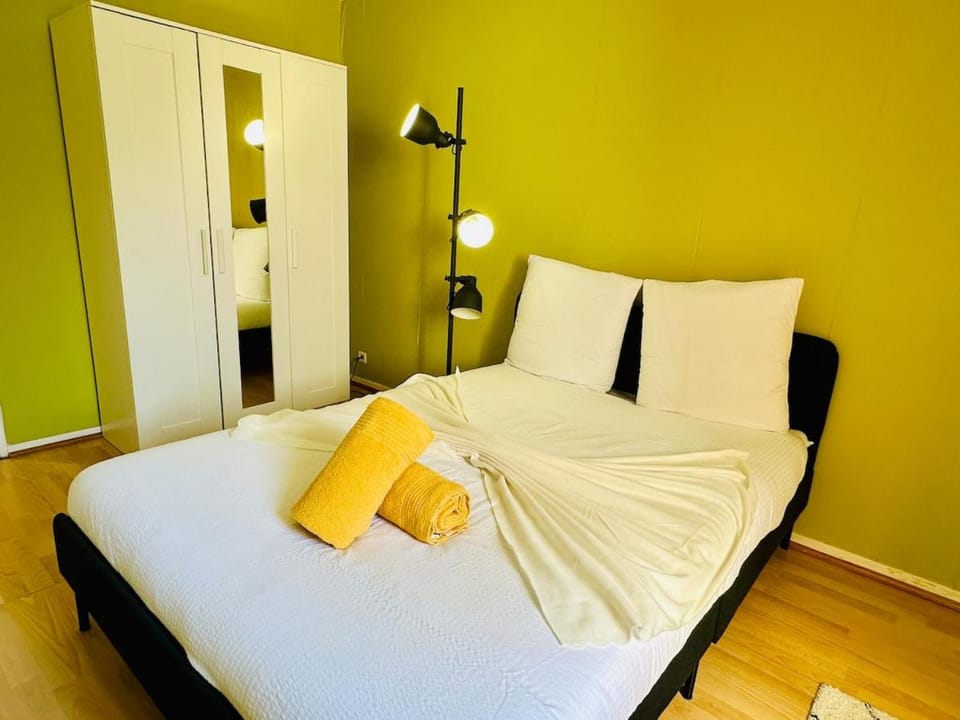 The Urban Stop - Apartment Near Paris & Disney Apartment in Noisy-le-Grand