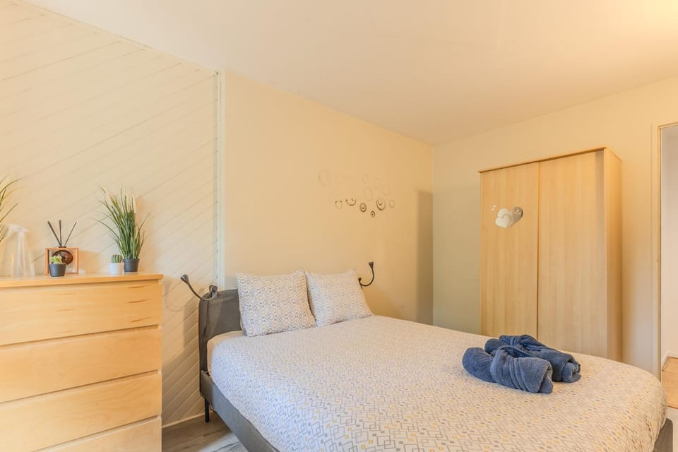 The Urban Stop - Apartment Near Paris & Disney Apartment in Noisy-le-Grand