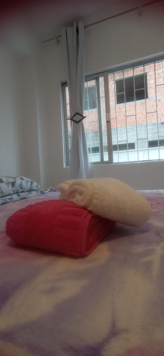 Bed, Bedroom, towels