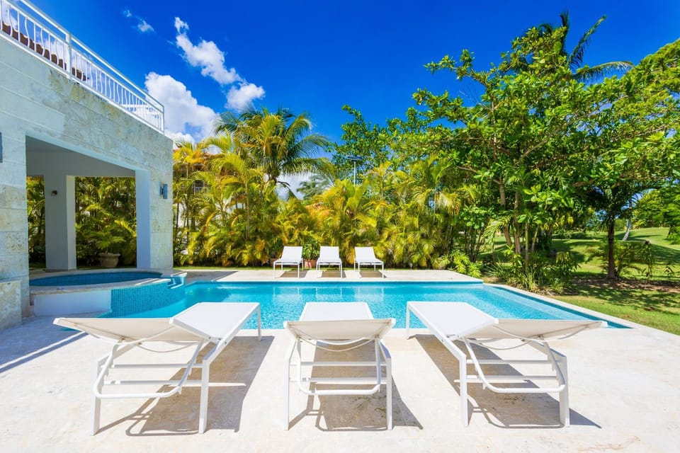 Garden view, Swimming pool, sunbed