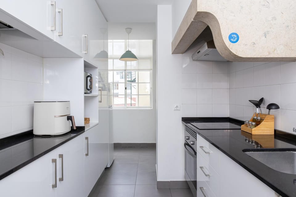 Kitchen or kitchenette, dishwasher, minibar, stove, toaster