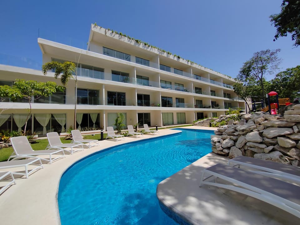 Swimming pool