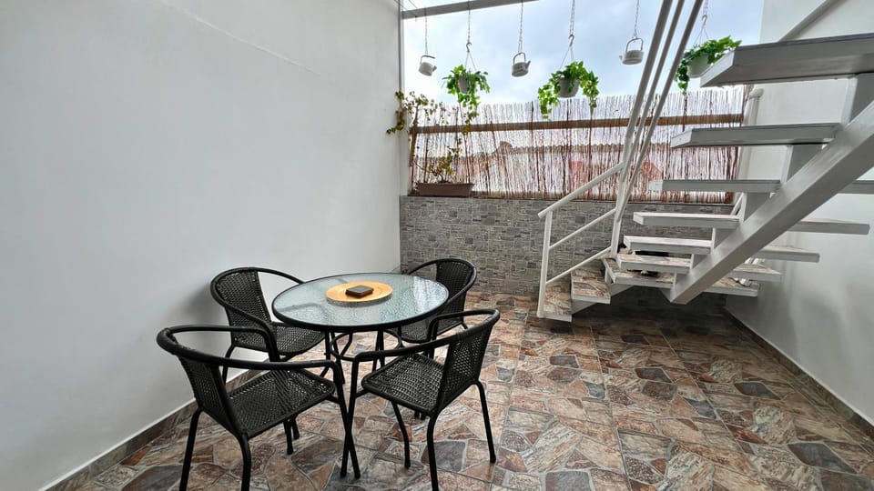 Patio, Dining area