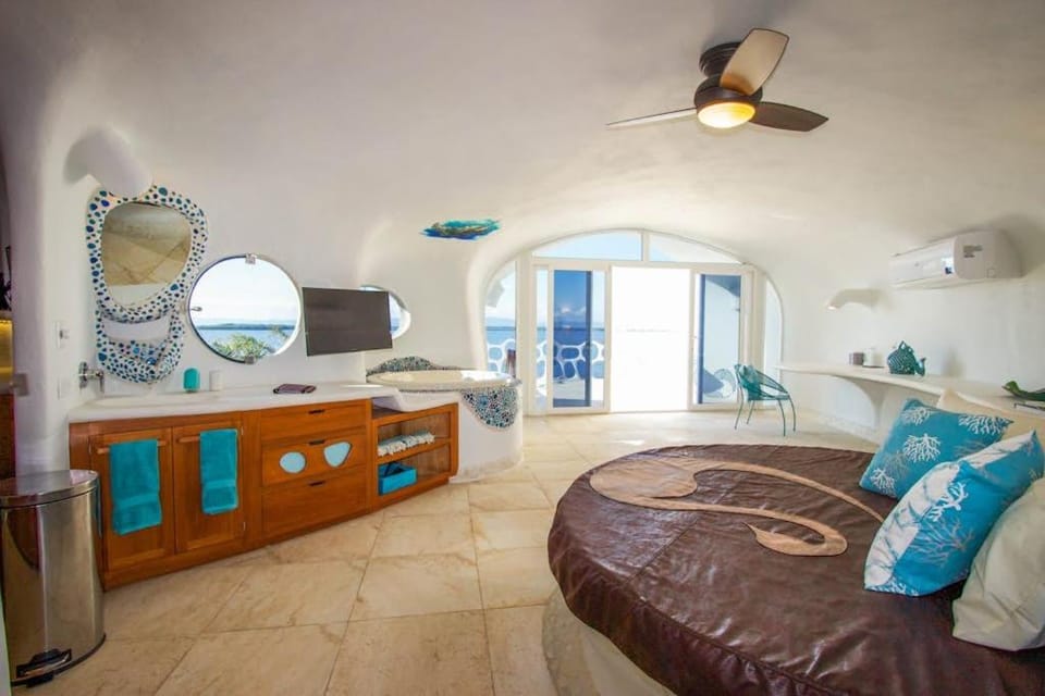 Turtle Studio Retreat at Swan Villas -Gold Standard Certified Apartment in Stann Creek District