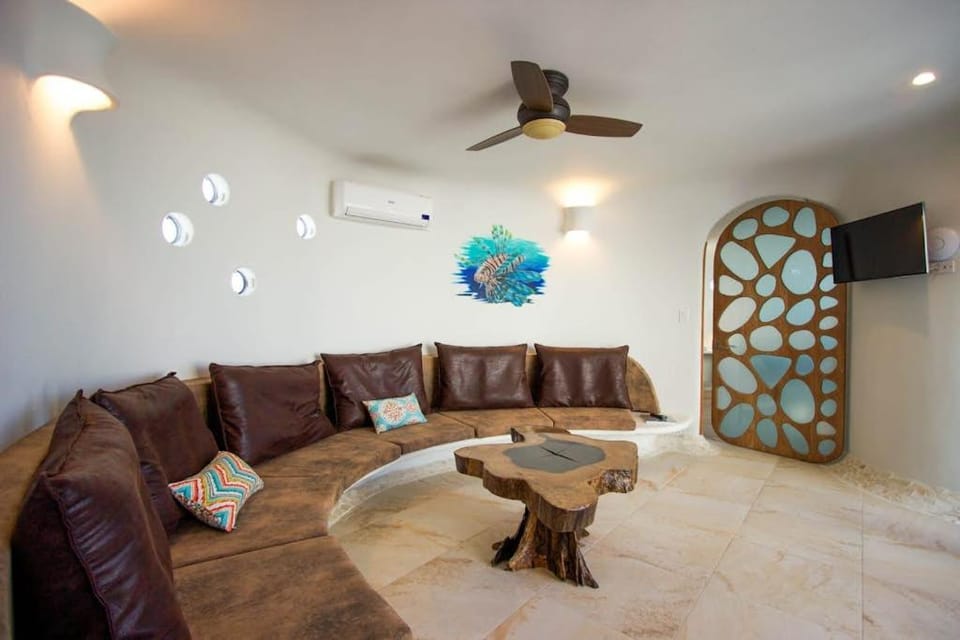 Lion Fish Retreat at Swan Villas -Gold Standard Certified House in Stann Creek District