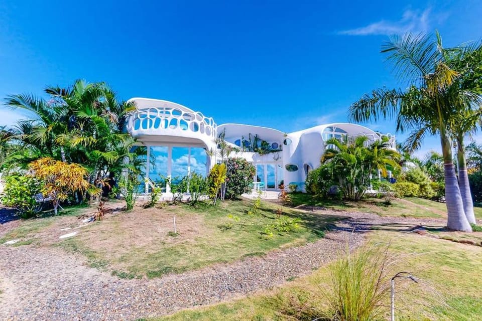 Lion Fish Retreat at Swan Villas -Gold Standard Certified House in Stann Creek District