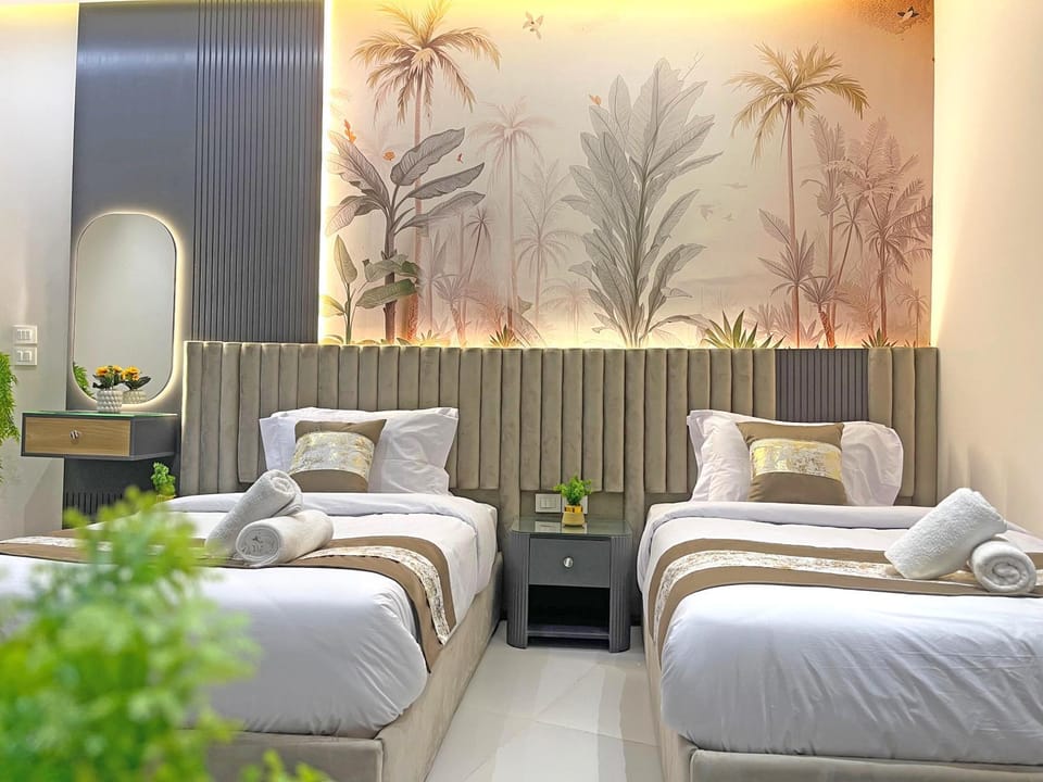 Bed, Living room, Photo of the whole room, Seating area, Bedroom