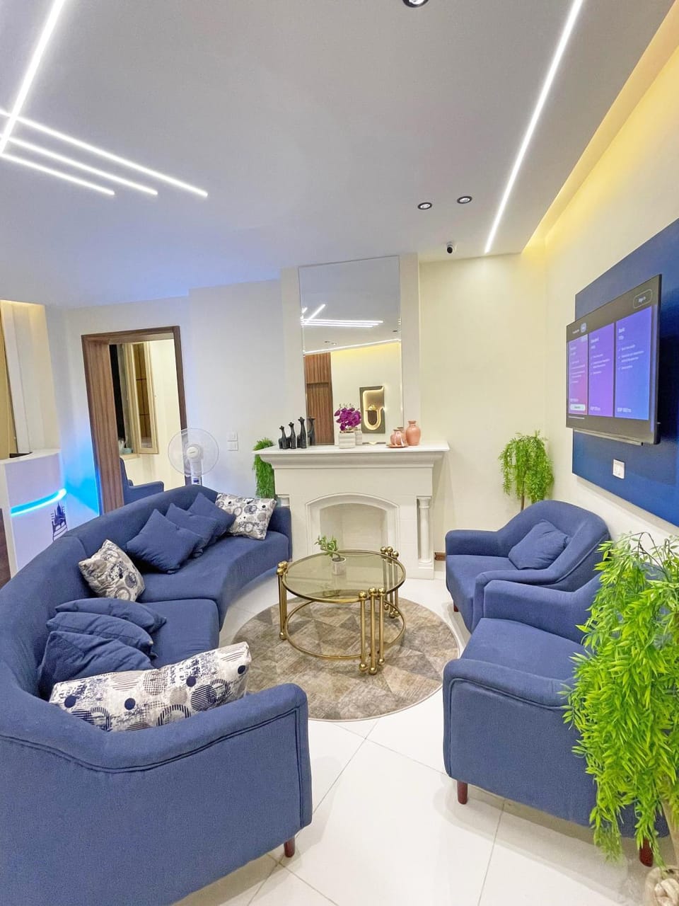 Communal lounge/ TV room, TV and multimedia, Living room, Seating area, Evening entertainment