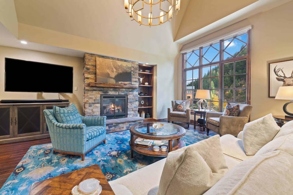 Ascent 405 by East West Hospitality Apartment in Avon
