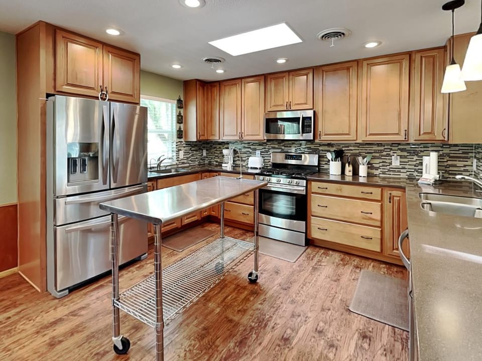 Day, Kitchen or kitchenette, furniture, microwave, oven, stove, kitchen