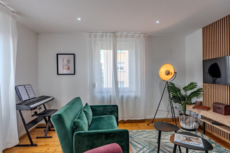 Communal lounge/ TV room, TV and multimedia, Living room, Seating area