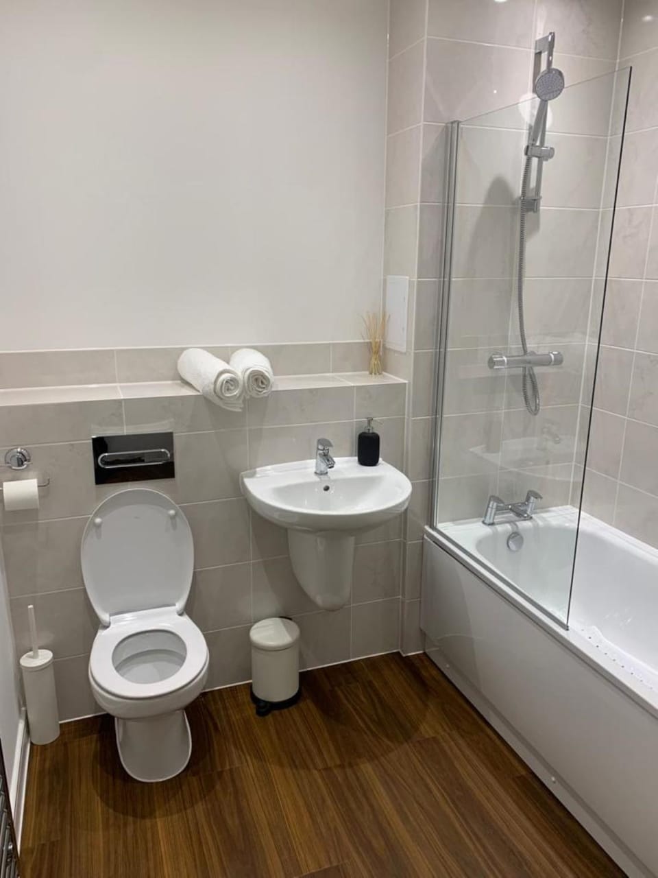 Shower, Toilet, Bathroom, Bath, towels