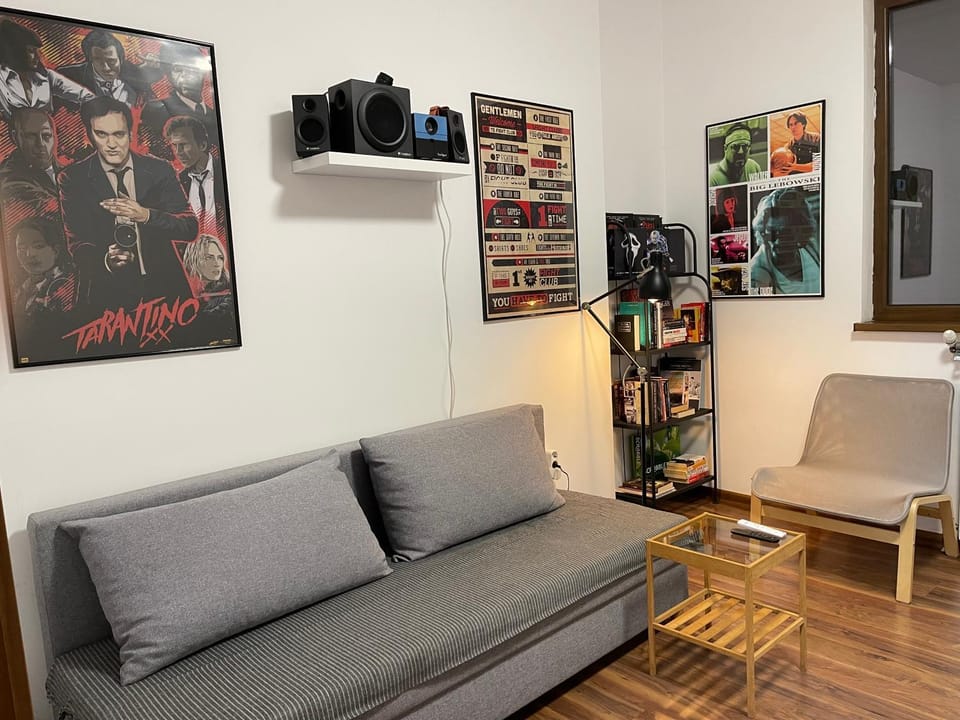 TV and multimedia, Living room, Seating area, Evening entertainment