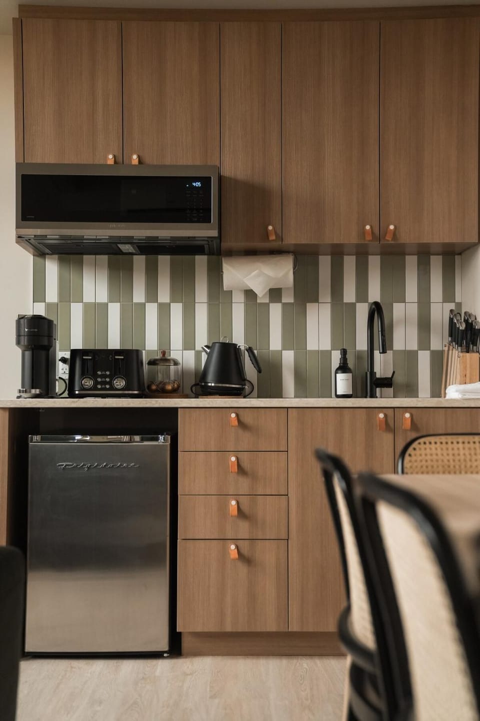 Coffee/tea facilities, Kitchen or kitchenette, stove, toaster