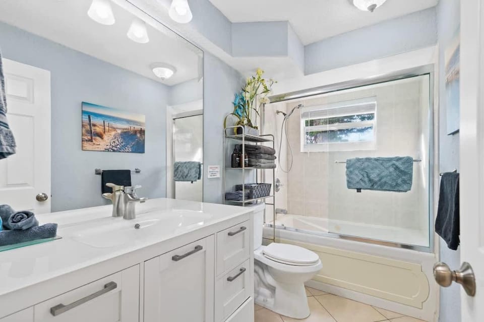 Beachside Las Olas Getaway Oasis with Pool Apartment in Fort Lauderdale