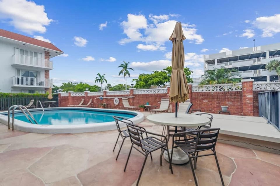Beachside Las Olas Getaway Oasis with Pool Apartment in Fort Lauderdale