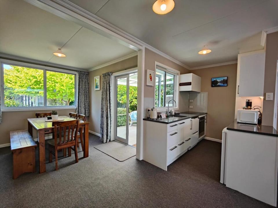 Happy Days and Relaxing Stays House in Te Anau