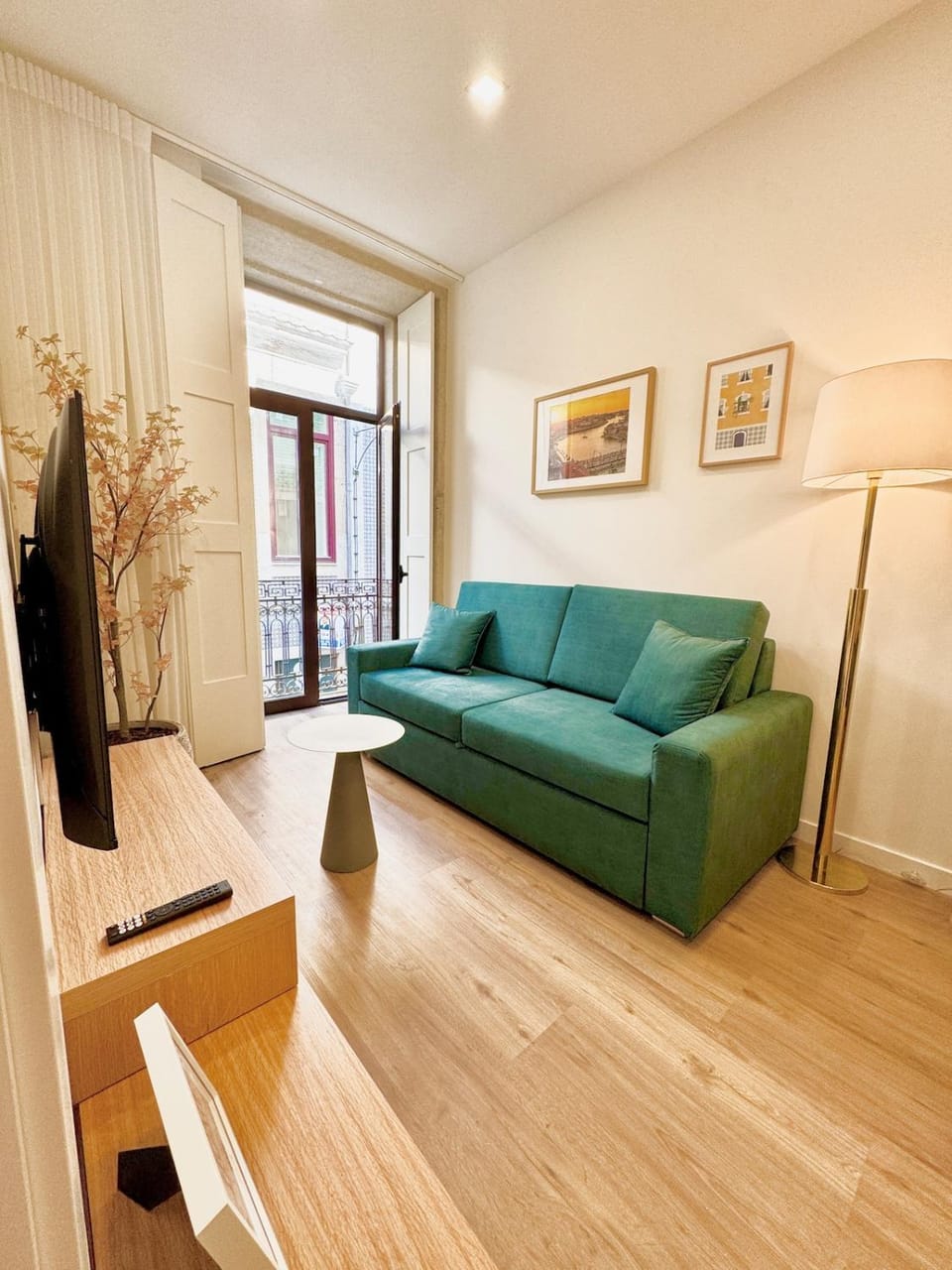 Communal lounge/ TV room, TV and multimedia, Balcony/Terrace, Living room, Seating area