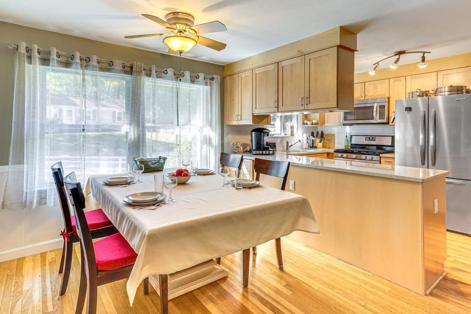 2 Mi to New England Sports Village - Quiet Home House in North Attleborough