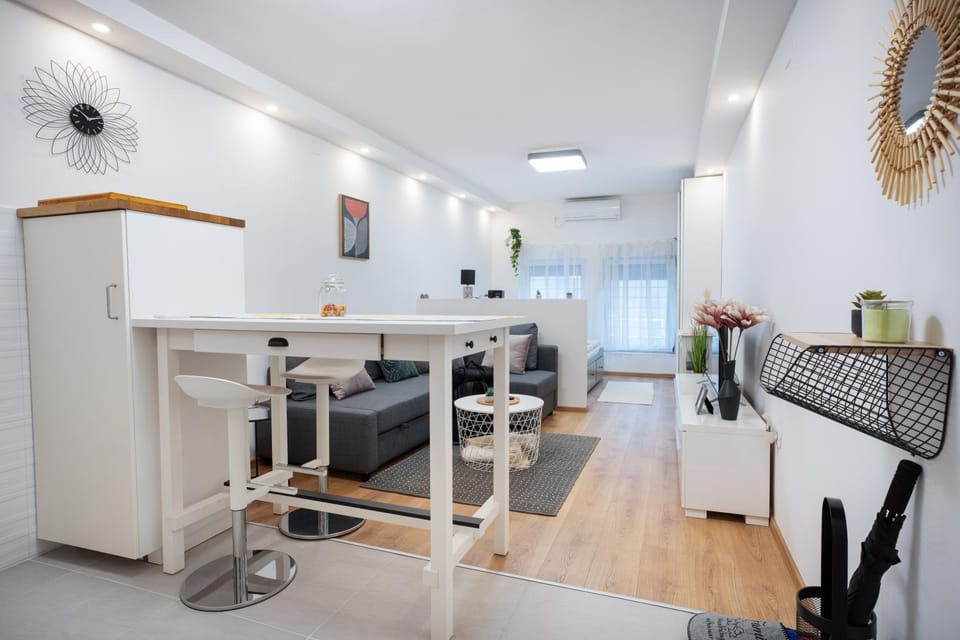 Living room, Photo of the whole room, Seating area, Dining area