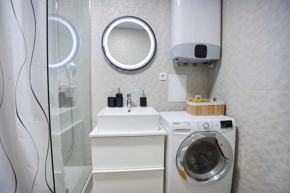 Bathroom, towels, washing machine